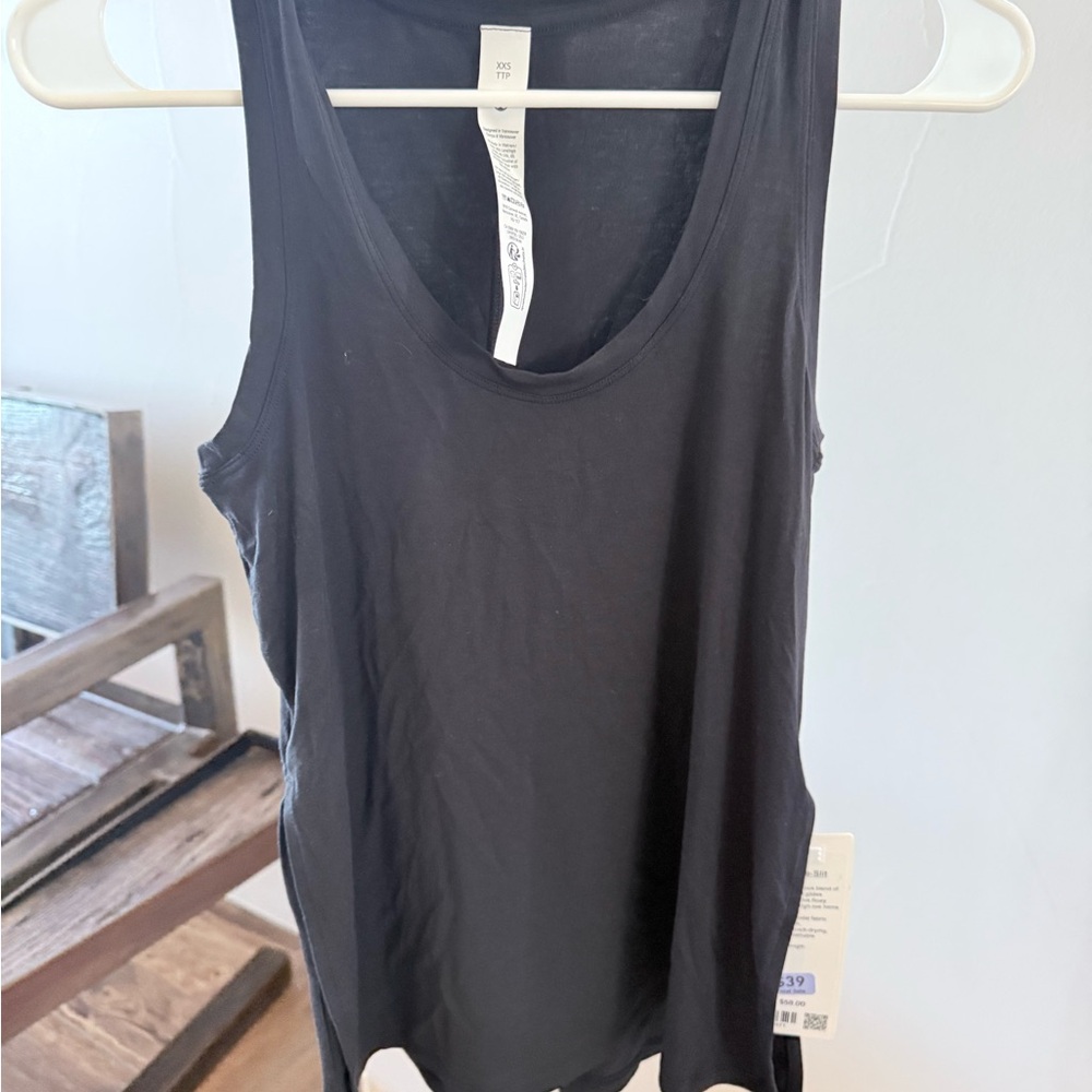 2 tops Lululemon NWT Black and Pink bundle